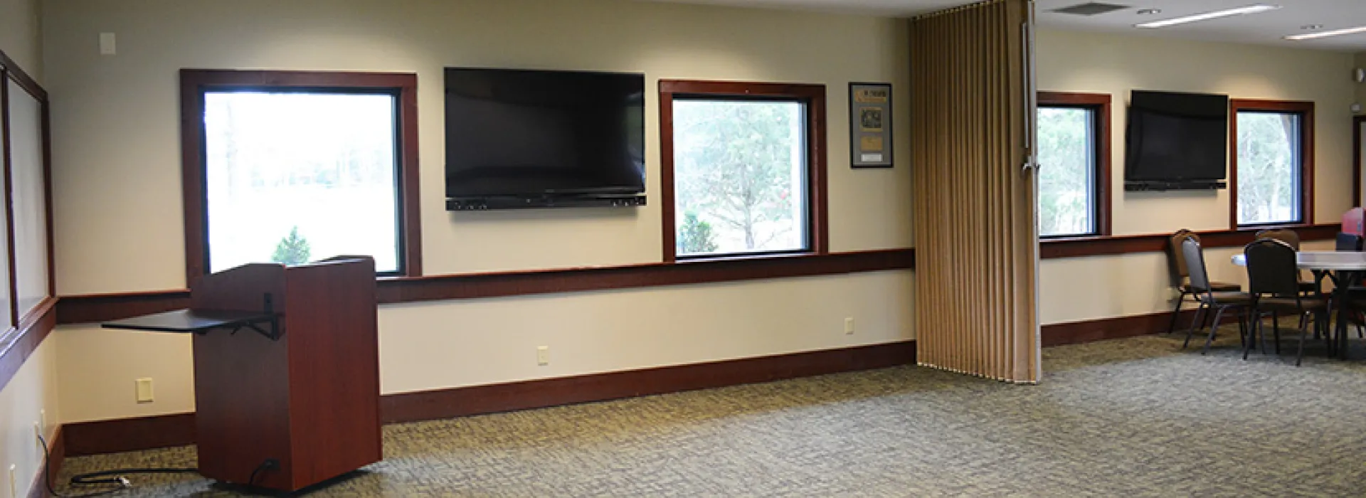 Clark Baker Lodge - Lakeview/Predator Rooms